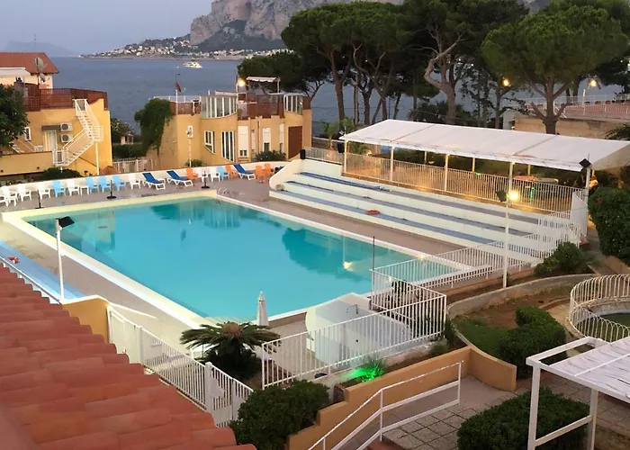 Ashur Apartments
